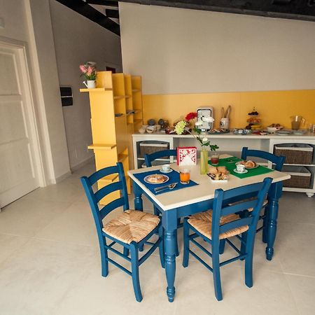 B&B I Fiori Del Mare 아그로폴리 외부 사진