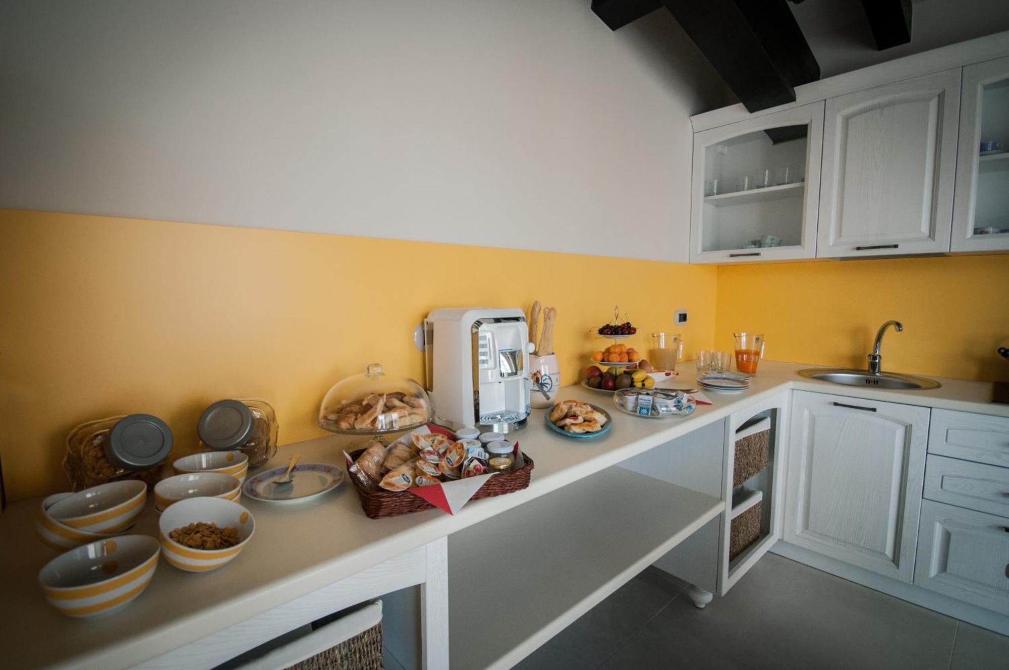 B&B I Fiori Del Mare 아그로폴리 외부 사진