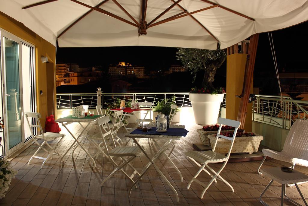 B&B I Fiori Del Mare 아그로폴리 외부 사진
